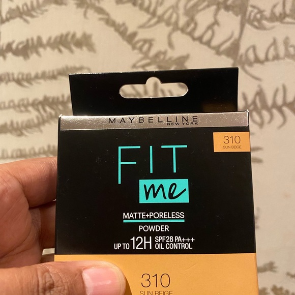 ❌SOLD❌Maybelline New York Fit Me 12 hr. Oil control Compact- Sun beige8gm - Picture 3 of 9